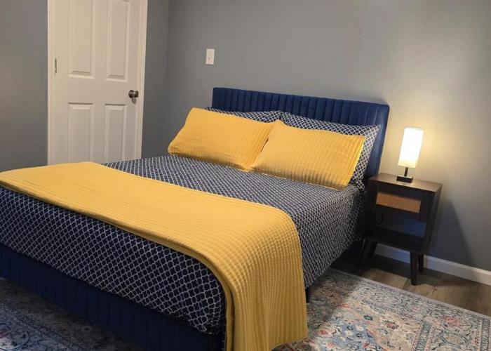 Cozy Home Sleeps 6 3 bed 2 bath off I-10