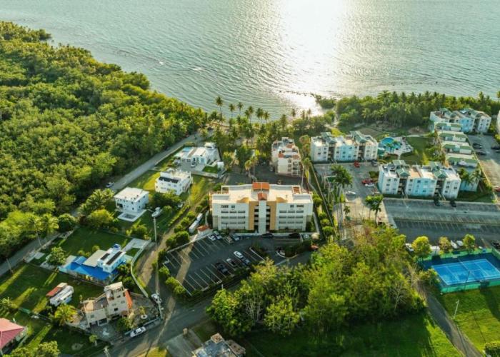 Beach access apartment at Bahia Serena 104