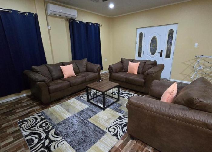 Stephens Ventures,9 mins from National Stadium, New home with Jacuzzi