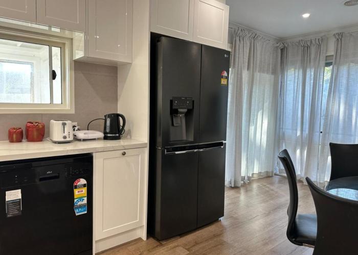 Cozy Modern Werribee house with all Amenities