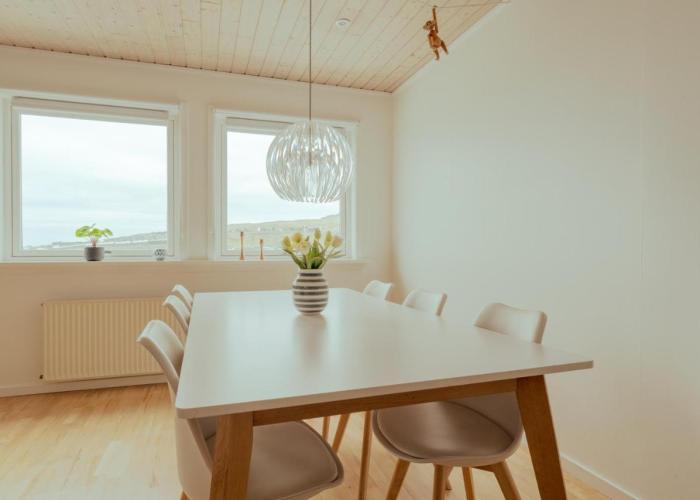 Apartment with Balcony and Ocean View - Tórshavn