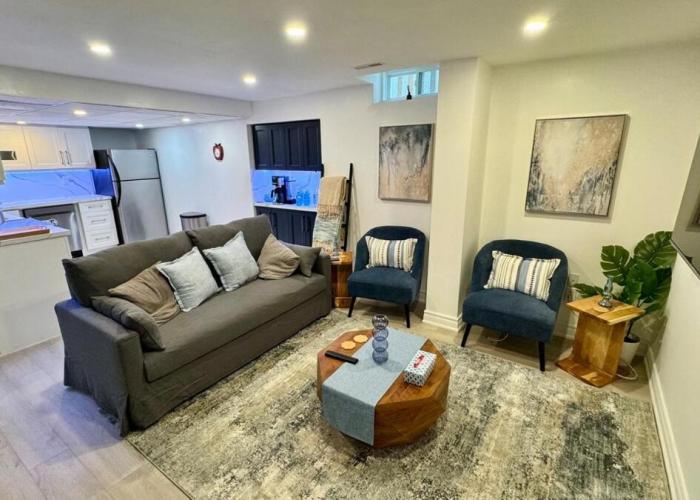 Cozy Hidden Gem, Stylish 2BR with Sofa Bed