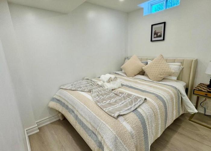 Cozy Hidden Gem, Stylish 2BR with Sofa Bed