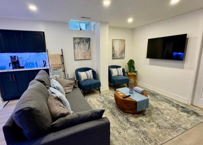 Cozy Hidden Gem, Stylish 2BR with Sofa Bed