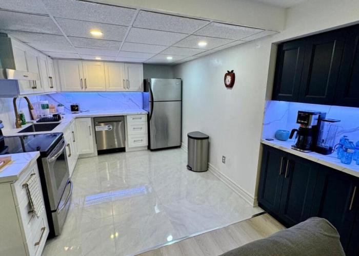 Cozy Hidden Gem, Stylish 2BR with Sofa Bed