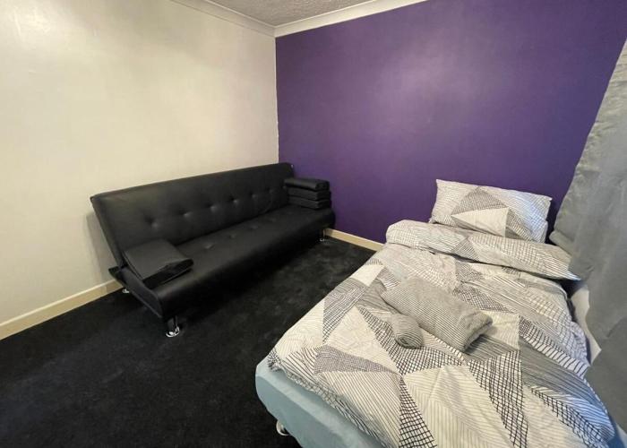 4 Bedrooms Holiday Home