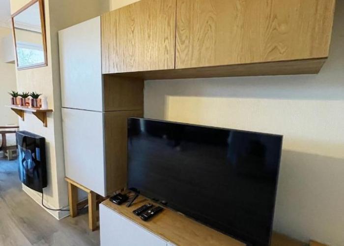 4 Bedrooms Holiday Home