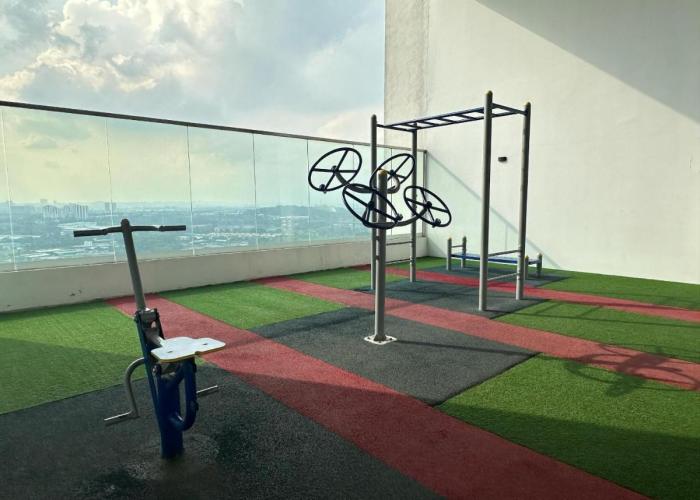 Green haven Studio unit with balcony and WiFi Netflix