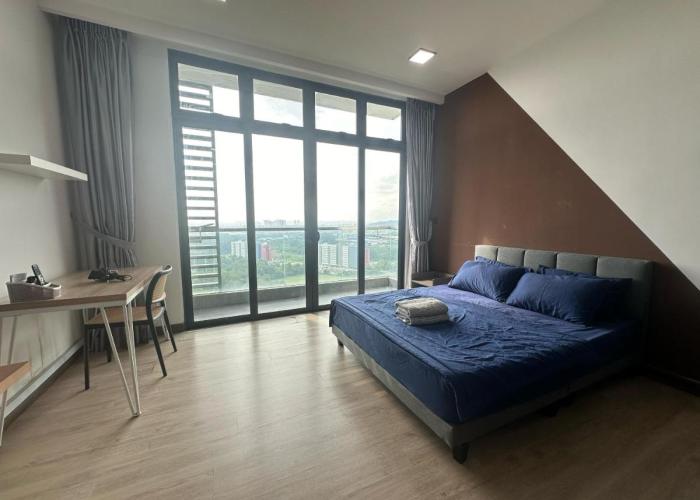 Green haven Studio unit with balcony and WiFi Netflix