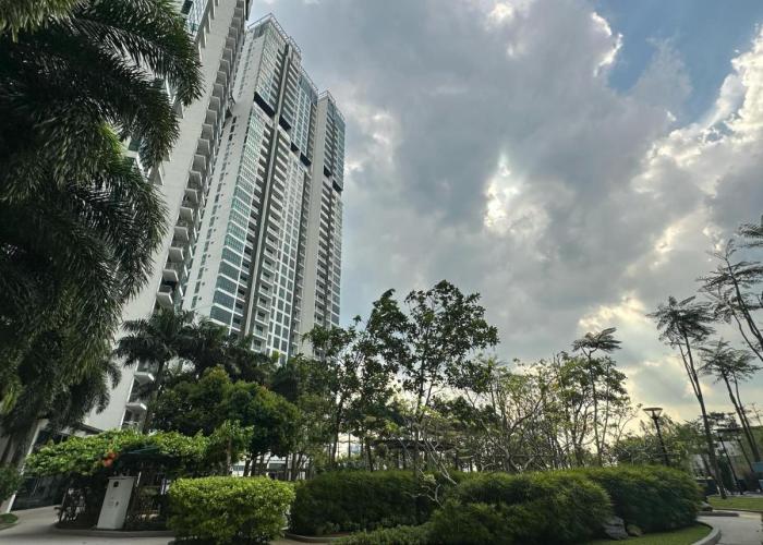 Green haven Studio unit with balcony and WiFi Netflix