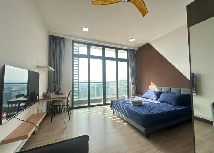Green haven Studio unit with balcony and WiFi Netflix