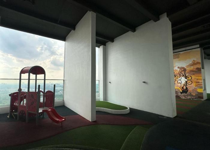 Green haven Studio unit with balcony and WiFi Netflix