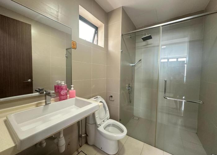 Green haven Studio unit with balcony and WiFi Netflix