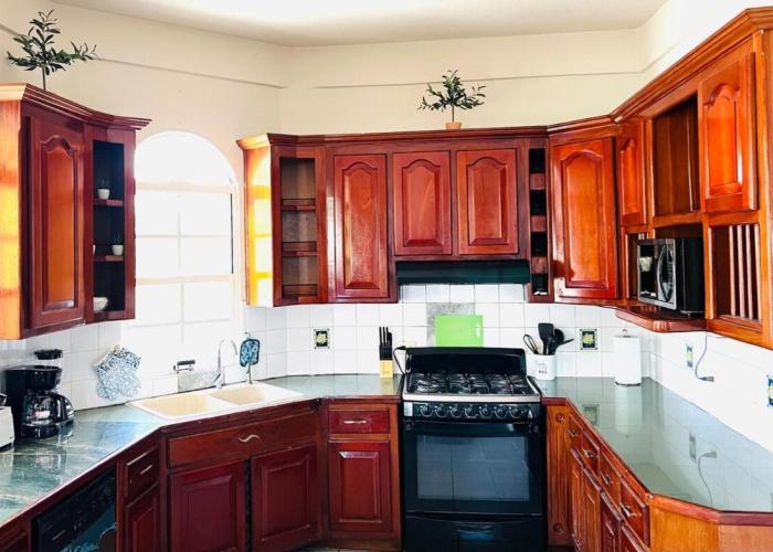 4BR Oasis with Rooftop Lounge offering Scenic Belize Views