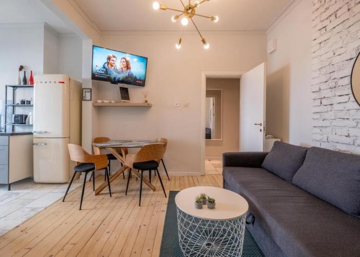 Spacious & Central 2BR with Terrace, Cozy & Modern by Flat Mаnager