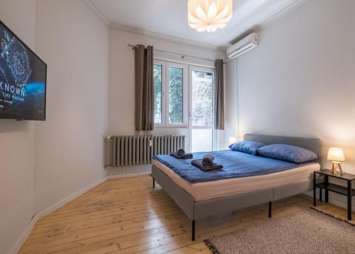 Spacious & Central 2BR with Terrace, Cozy & Modern by Flat Mаnager
