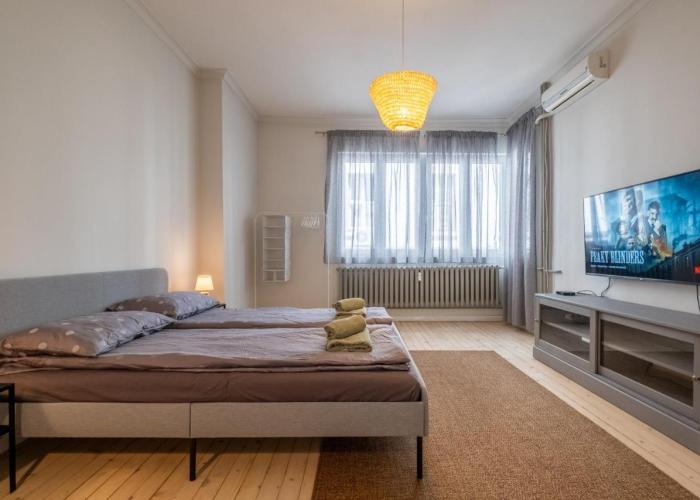 Spacious & Central 2BR with Terrace, Cozy & Modern by Flat Mаnager