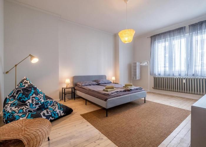 Spacious & Central 2BR with Terrace, Cozy & Modern by Flat Mаnager