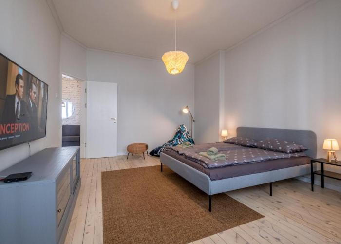 Spacious & Central 2BR with Terrace, Cozy & Modern by Flat Mаnager