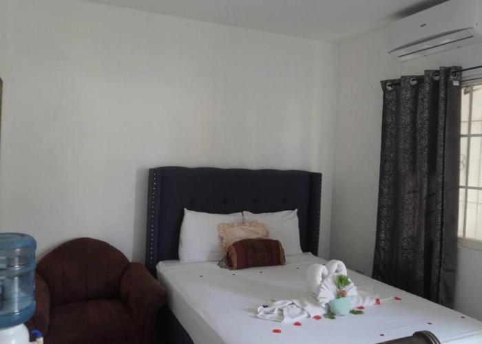 Courtside Studio w SeaView Pool Deck near Airport