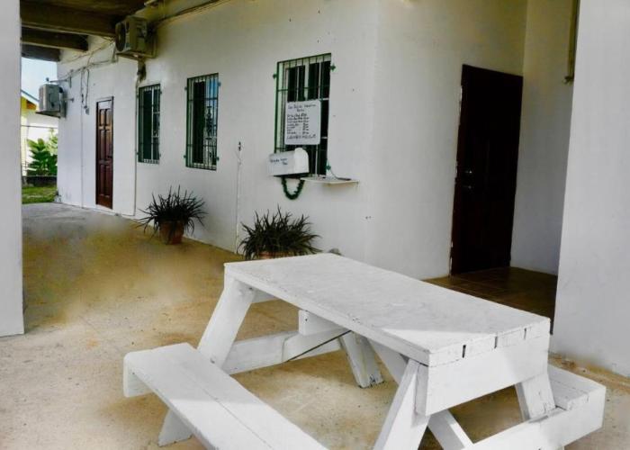 Courtside Studio w SeaView Pool Deck near Airport