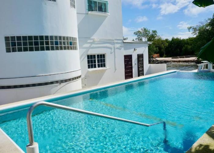 Courtside Studio w SeaView Pool Deck near Airport