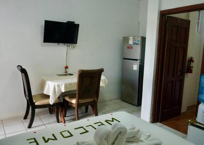 Courtside Studio w SeaView Pool Deck near Airport
