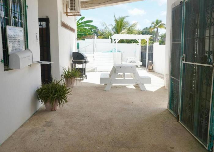 Poolside SeaView Studio w Pool Deck near Airport