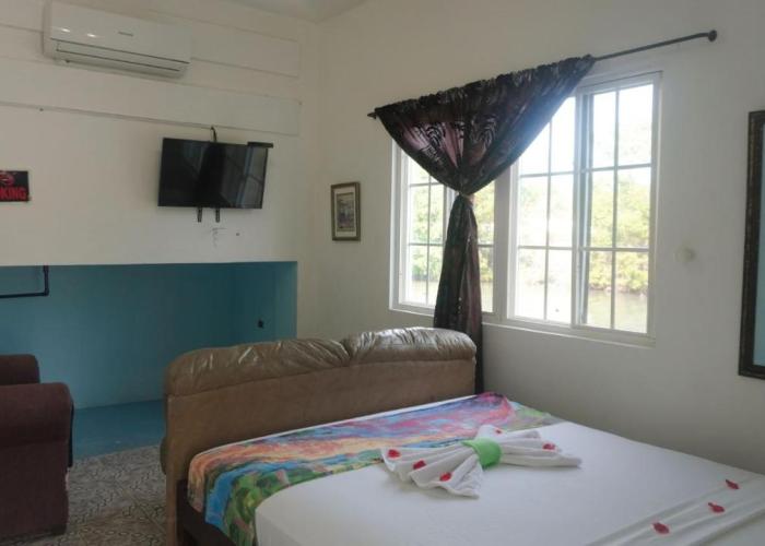 Poolside SeaView Studio w Pool Deck near Airport