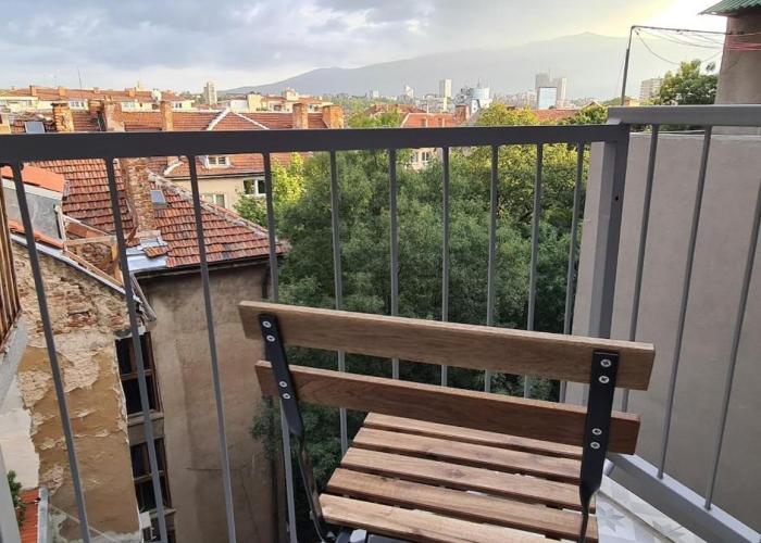 Cozy 1-Bedroom in the Top Center