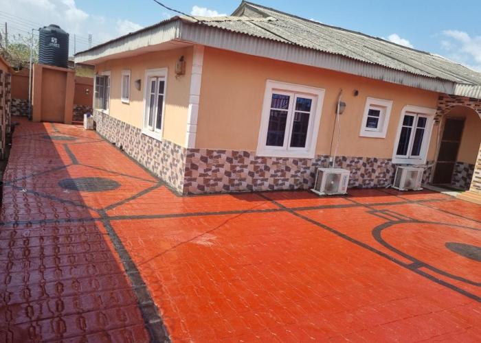 Luxury & Secured 3 Bedroom House with 24 Hours Solar Light