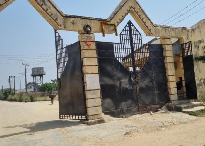 Luxury & Secured 3 Bedroom House with 24 Hours Solar Light