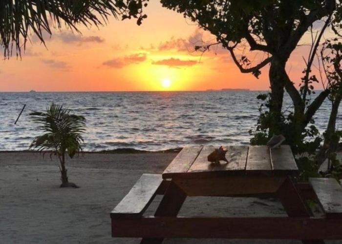Castaway Blue Hole Long Caye