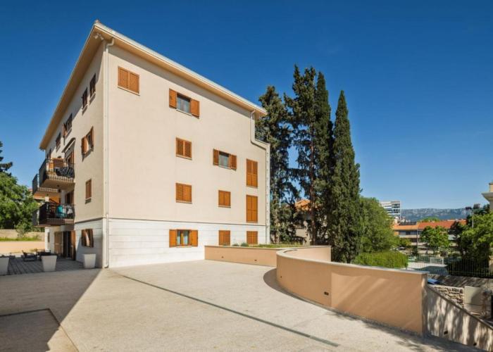 Mirela's golden luxury apartment