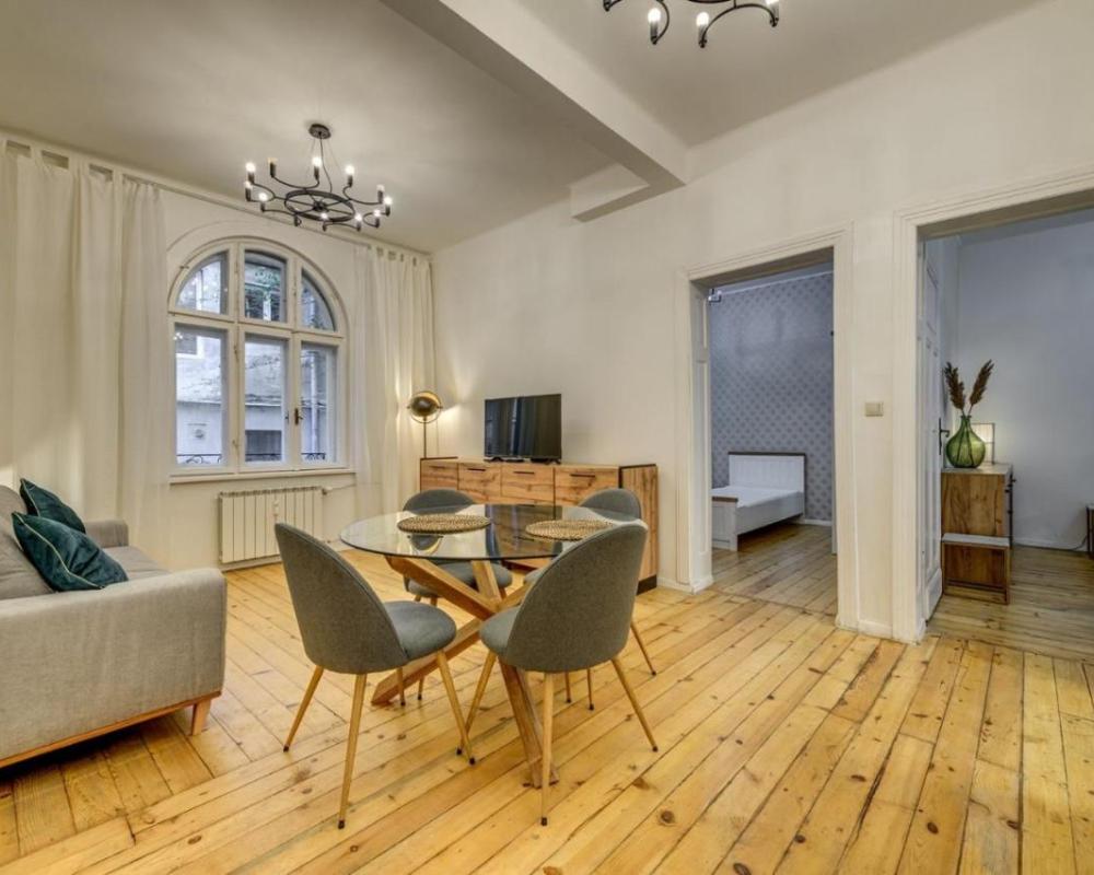 фото Classic Charm - 2BD central Apartment by FlatManager