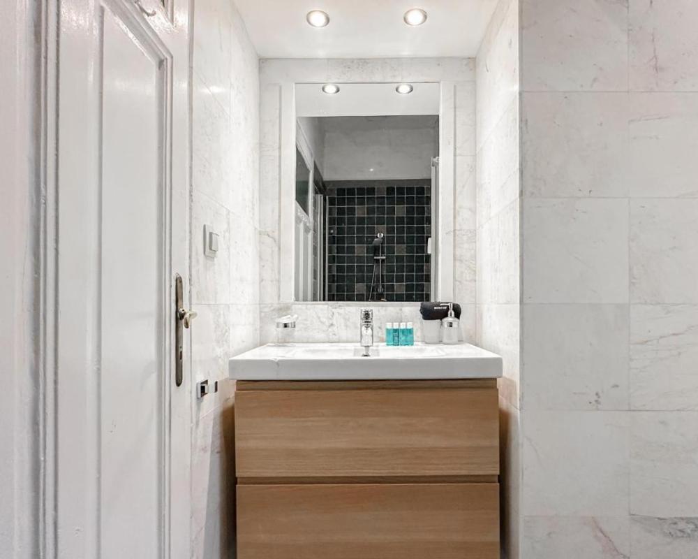 фото Classic Charm - 2BD central Apartment by FlatManager