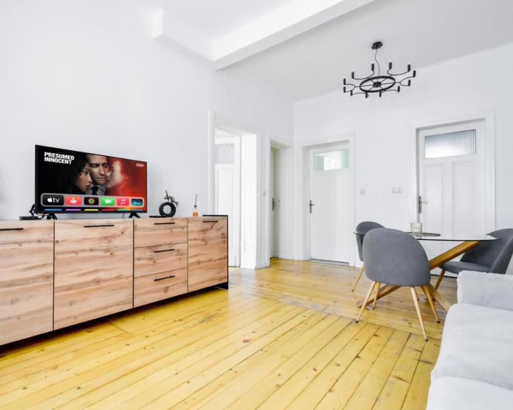 фото Classic Charm - 2BD central Apartment by FlatManager