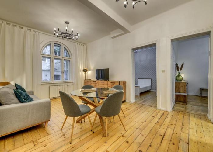 Classic Charm - 2BD central Apartment by FlatManager