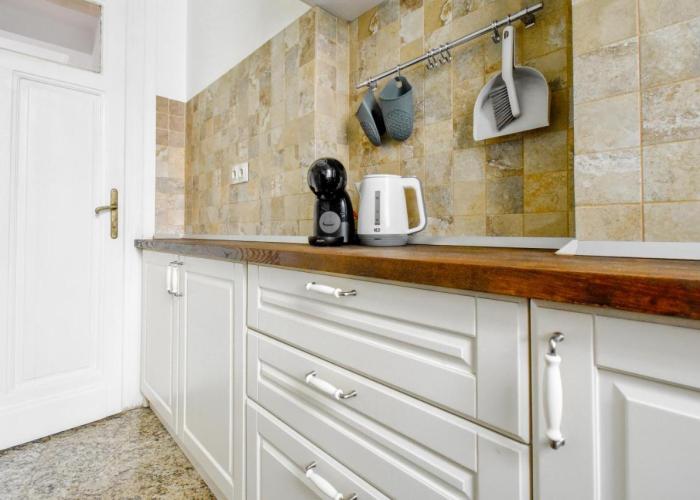 Classic Charm - 2BD central Apartment by FlatManager