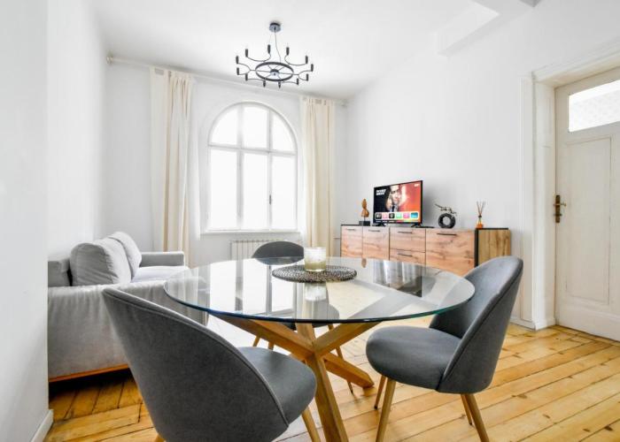 Classic Charm - 2BD central Apartment by FlatManager