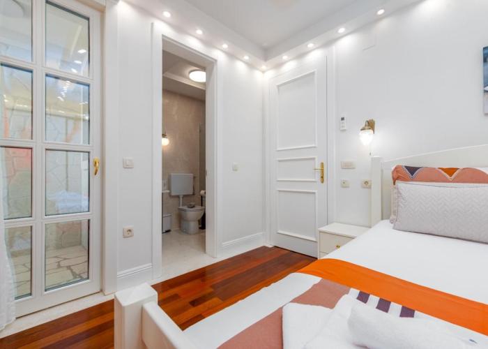 Exclusive Chateau Dabo Luxury Pool Apartments, Novalja