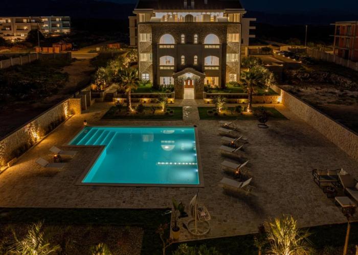 Exclusive Chateau Dabo Luxury Pool Apartments, Novalja