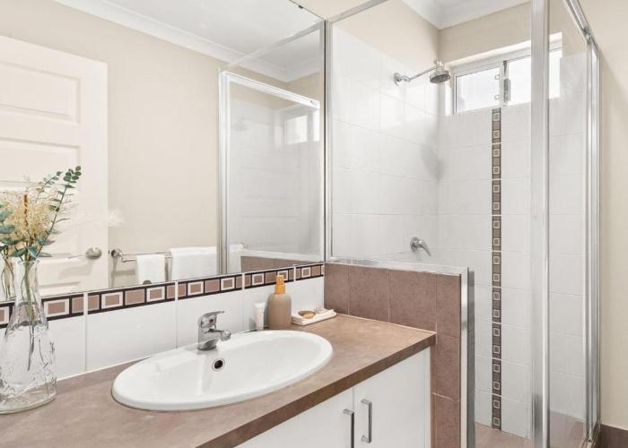 78 Modern Comforts Quiet Charm 3br 2ba Parking