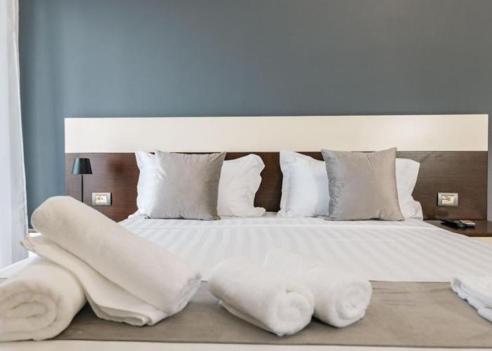 Elio's Rooms