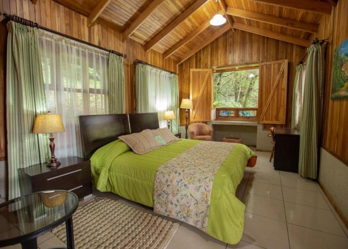 Los Pinos Cabins & Reserve