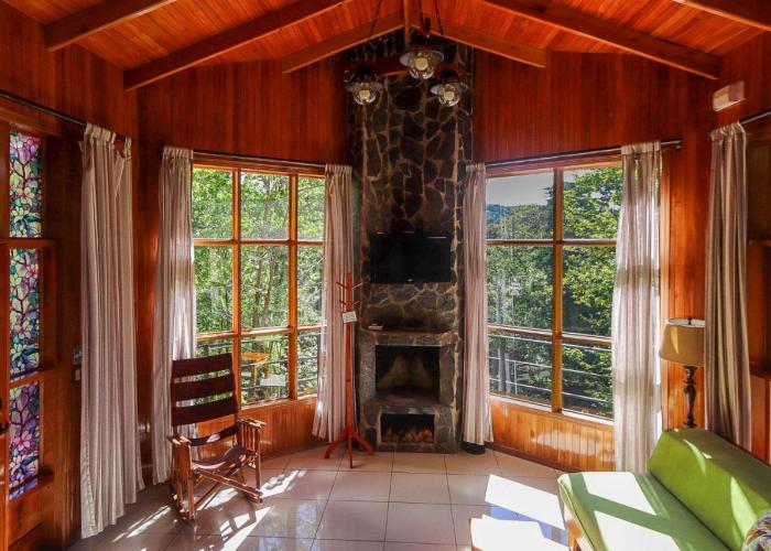Los Pinos Cabins & Reserve