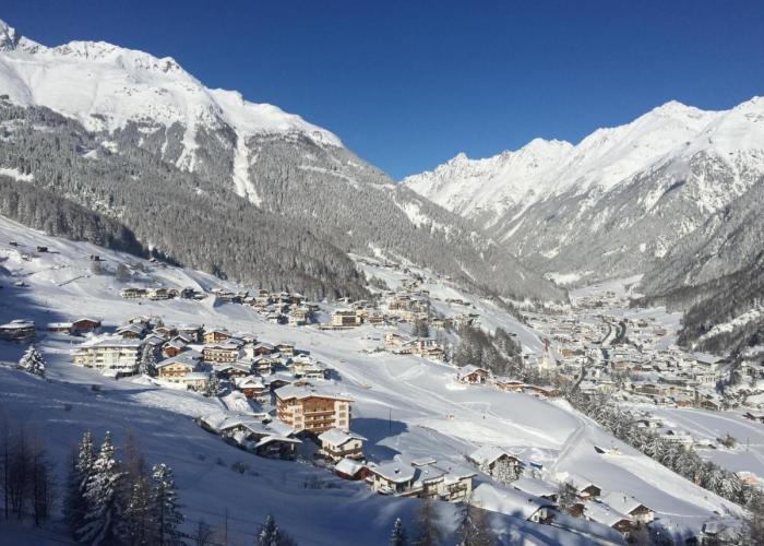 Alpendiamond Ski in & Bike Out apartments Top 200, 400 & penthouse 600