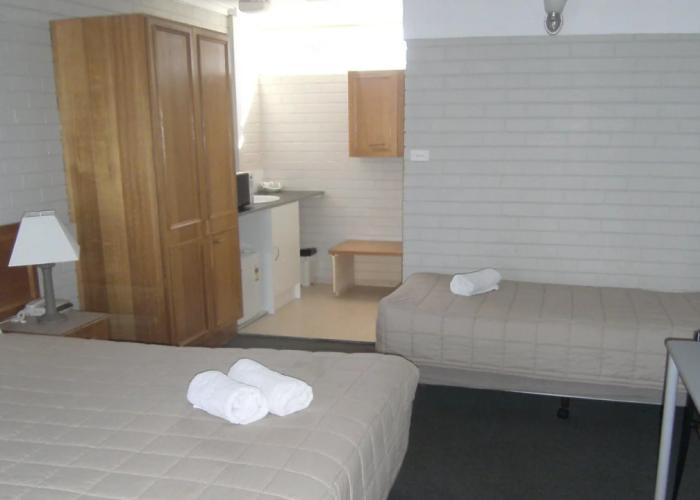 Parkview Motor Inn Parkes