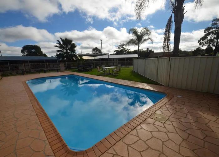 Parkview Motor Inn Parkes