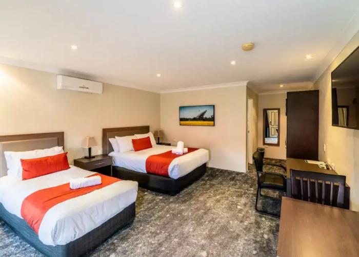 Parkes International Motor Inn